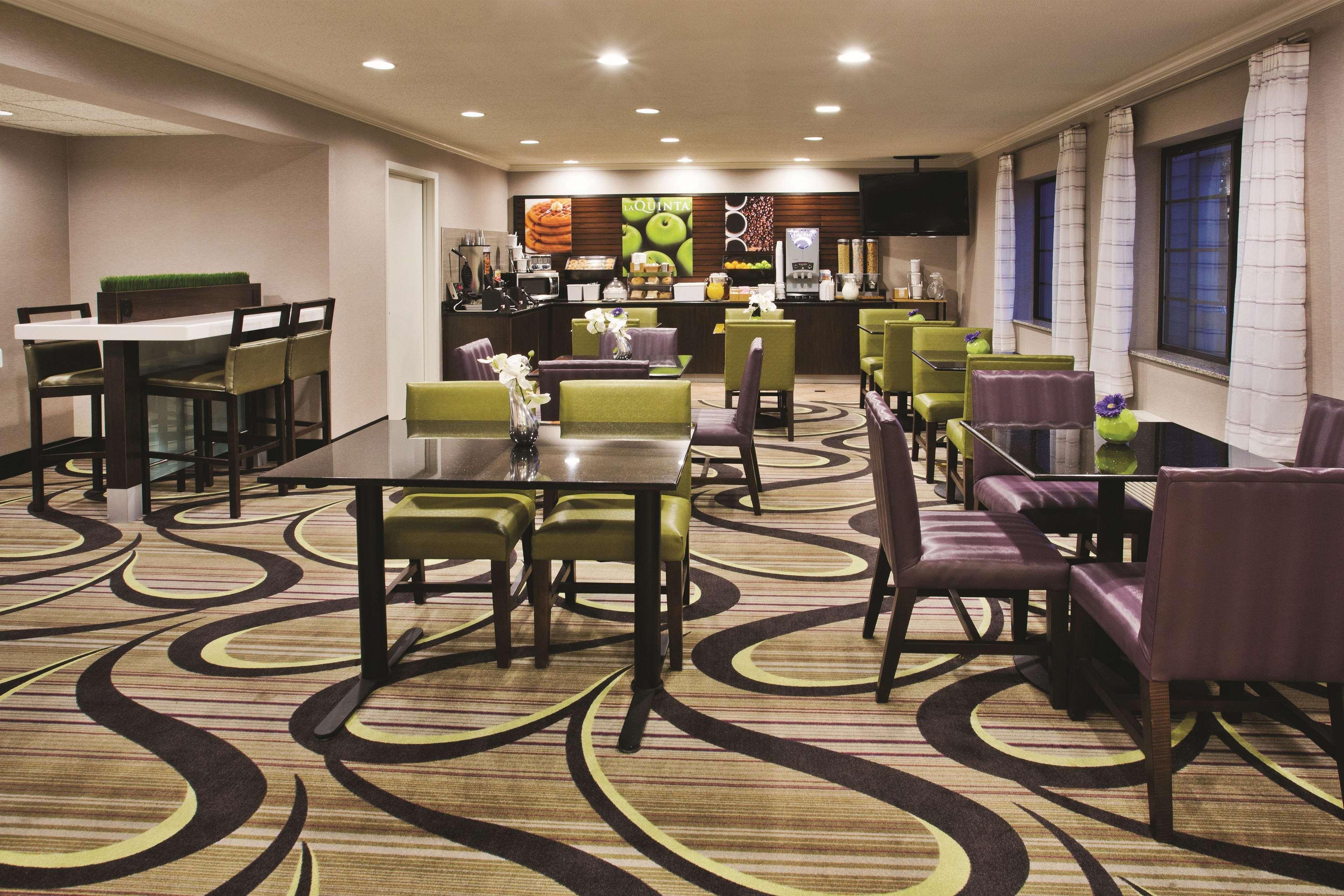 La Quinta By Wyndham Milwaukee Delafield
