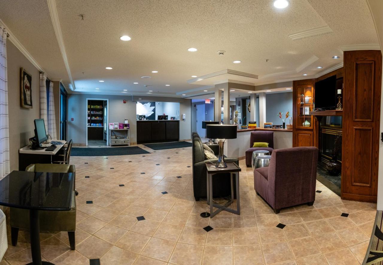 La Quinta By Wyndham Milwaukee Delafield